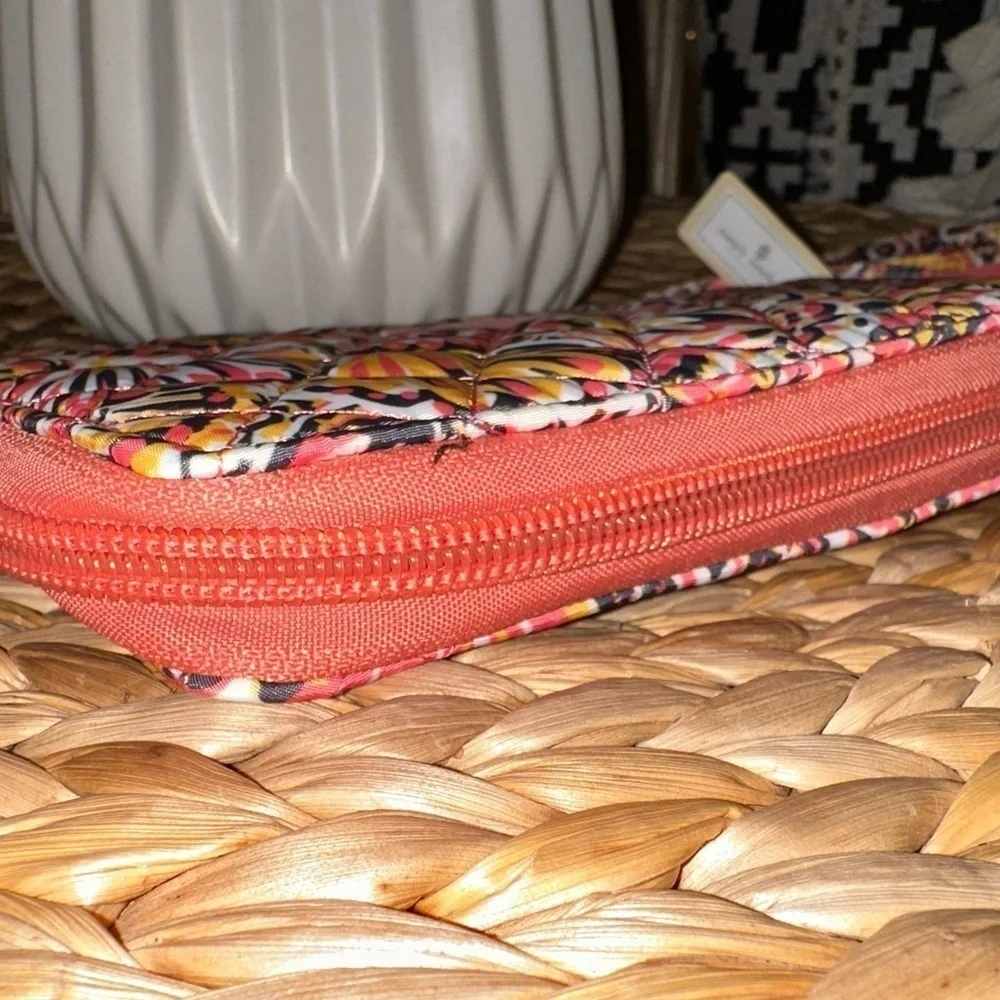 NWT Simply Southern Quilted Phone Wallet in Shell Pattern